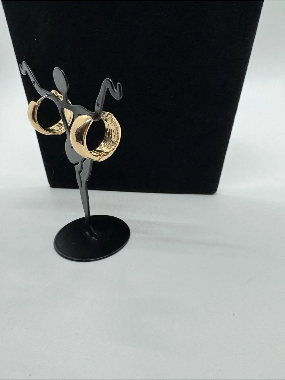 N/A elegant gold